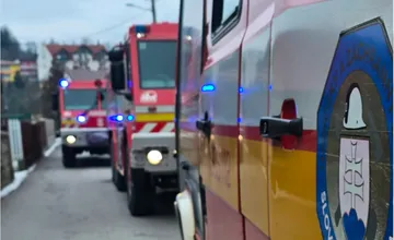 V obci Dunajov horel rodinný dom, zasahovali hasiči z Čadce