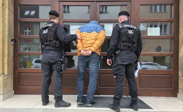 Ľupták, ktorý mal na liptovskom štadióne vydierať brigádnika, je na slobode s náramkom. Ako dopadol jeho syn?