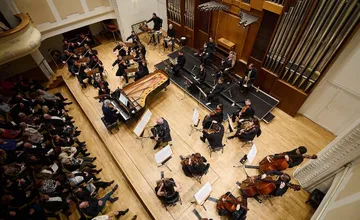 Žilinský orchester láka na valentínske galakoncerty a návrat svetoznámeho dirigenta