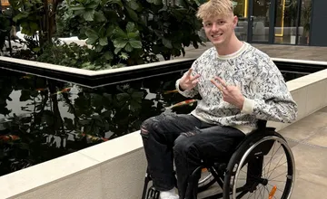 Mladému Kysučanovi s ojedinelým ochorením pomáhajú ľudia už rok. Hovorí o nedodržaných prísľuboch zo strany štátu