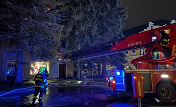 Zachránili historickú budovu v centre a ošetrili jej majiteľa. Dobrovoľní hasiči z Oškerdy sú medzi favoritmi
