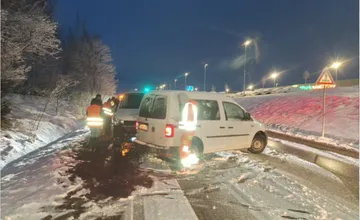 V Rabči sa zrazili tri autá. Nehoda si vyžiadala zranenie