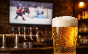 Hokejový večer ovládne Žilinu. Kde sledovať semifinále a získať pivo zadarmo?
