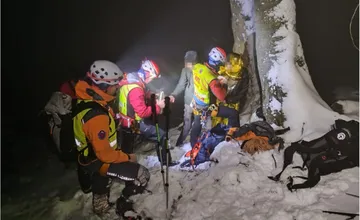 Hmla ich zahnala do pasce nad Pekelnou dolinou. Turisti v Malej Fatre zišli z chodníka