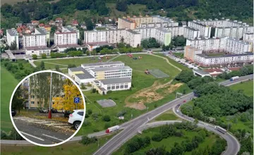 V jednej martinskej mestskej časti prebieha parkovacia vojna, obyvatelia sa hádajú, mestská polícia rozdáva papuče