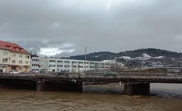 Dopravu v Čadci čaká skúška. Okrem stavby D3 zbúrajú aj významný most, koľko potrvajú práce?