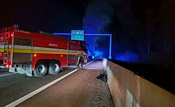 Diaľnica D3 zo Žiliny do Bytče je uzavretá pre vážnu nehodu s požiarom
