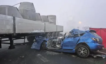 FOTO: Smrteľná nehoda uzavrela hraničný priechod z Oravy do Poľska. Zomrela pri nej mladá žena