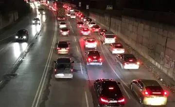 Žilinčanov každú noc budia rany z motorov. Mladíci na drahých autách pretekajú po meste, ľudia sú nešťastní