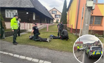 FOTO: Po výbuchu bankomatu na Liptove chytili lupičov na Orave. Pri zásahu padli výstrely