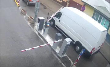 Kysucké Nové Mesto rieši vodičov pri poliklinike, na jedno zdvihnutie rampy tu prechádzajú aj dvaja