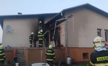 Susedia zachránili horiaci dom pri Martine ešte pred príchodom hasičov, rozhodli prvé minúty
