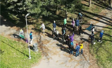 Deti v Martine zbierajú odpadky po sídliskách, časť rodičov je proti. Je to vôbec bezpečné?, pýtajú sa