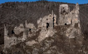 Dokonalá práca pre milovníka hradov. Za obnovu zrúcaniny pri Žiline vám zaplatia