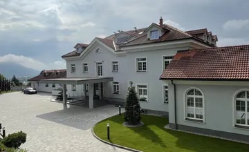 Luxusný rezort Petra Sagana hľadá posily. Uchádzačov láka na plat a mnohé benefity