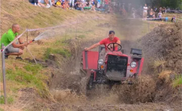 VIDEO: Pri Rajci sa chystá akcia pre fanúšikov ťažkých strojov, predstavia sa traktory aj mini tanky