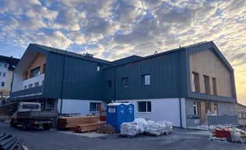 Miliónová investícia sa blíži do finále. Nové zariadenie pre seniorov na Kysuciach hľadá vedúcu a zdravotnú sestru