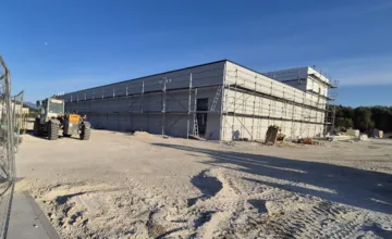 FOTO: Nová Biedronka v Žiline hľadá už aj predavačov. Stavba rastie rýchlym tempom