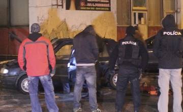Akcia zameraná proti drogám - policajti zadržali muža na Hlinách a vykonali mu domovú prehliadku