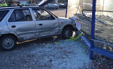 Dopravná nehoda na Vlčincoch pri obchodnom centre Dubeň