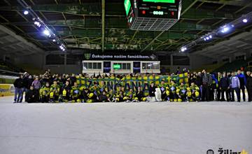 Fanúšikovia po vysokej výhre Vlkov vtrhli na ľadovú plochu!