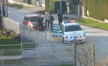 Kuriózny prípad vo Višňovom: jedno vozidlo a dvaja opití vodiči zadržaní v ten istý deň