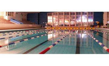 Mestská krytá plaváreň predĺžuje otváracie hodiny počas víkendov