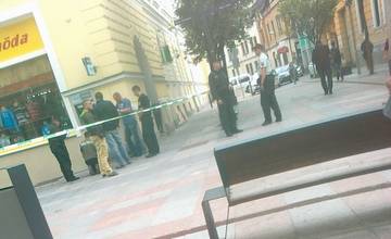 Na Národnej ulici došlo v piatok k vykrádaniu bankomatu