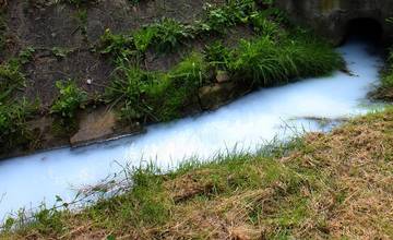 Neznáma látka bielej farby unikla do Všiváku