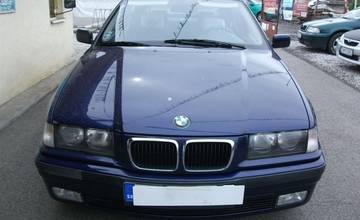 Po Žiline jazdí tmavé BMW so sirénou, nie sú to policajti