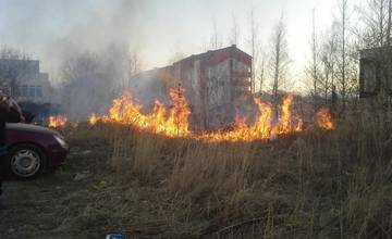Požiar trávnatých plôch na Hájiku