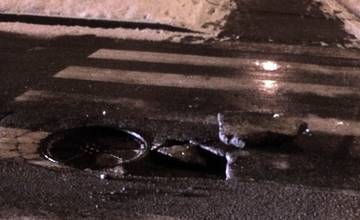 Pozor na jamu na Obchodnej ulici