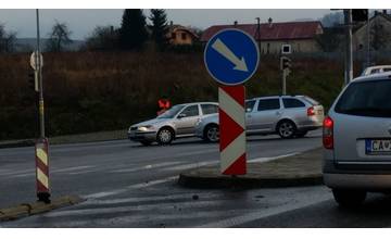 Pre dopravnú nehodu sa na Rajeckej ceste tvoria kolóny