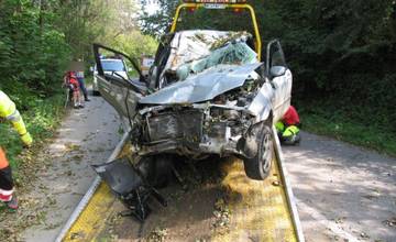 Pri Sučanoch zahynul 24-ročný vodič po náraze do stromov