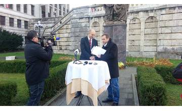 Róbert Kašša nahráva na víťazný gól Barčíkovi.