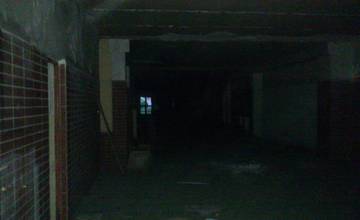 Rozbitá škola na ulici Moskovská