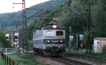 Tragická dopravná nehoda na priecestí pri Púchove, vlaková doprava je pozastavená