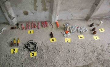 V Turzovke našli pri upratovaní domu muníciu a zbrane