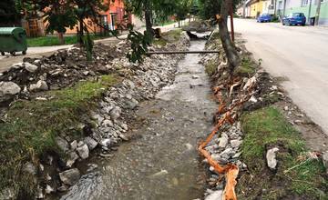 V Žiline sa neustále pracuje na odstraňovaní škôd po pondelkovej búrke