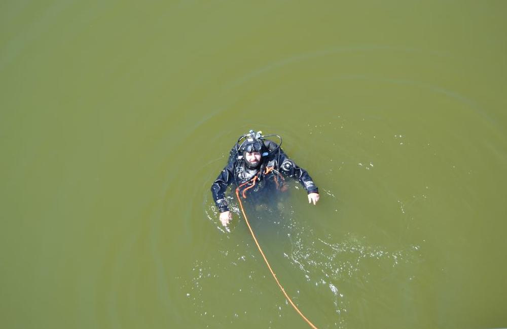 Pátranie po utopenom mladíkovi na vodnom diele Žilina 4.7.2015, foto 1