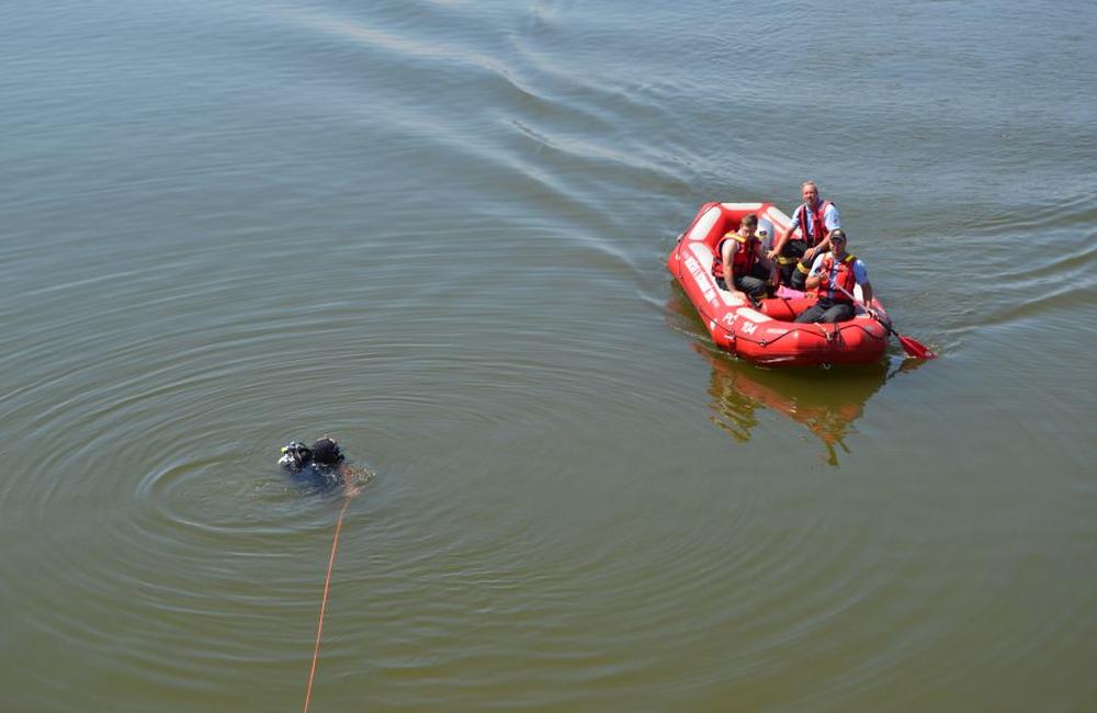 Pátranie po utopenom mladíkovi na vodnom diele Žilina 4.7.2015, foto 2