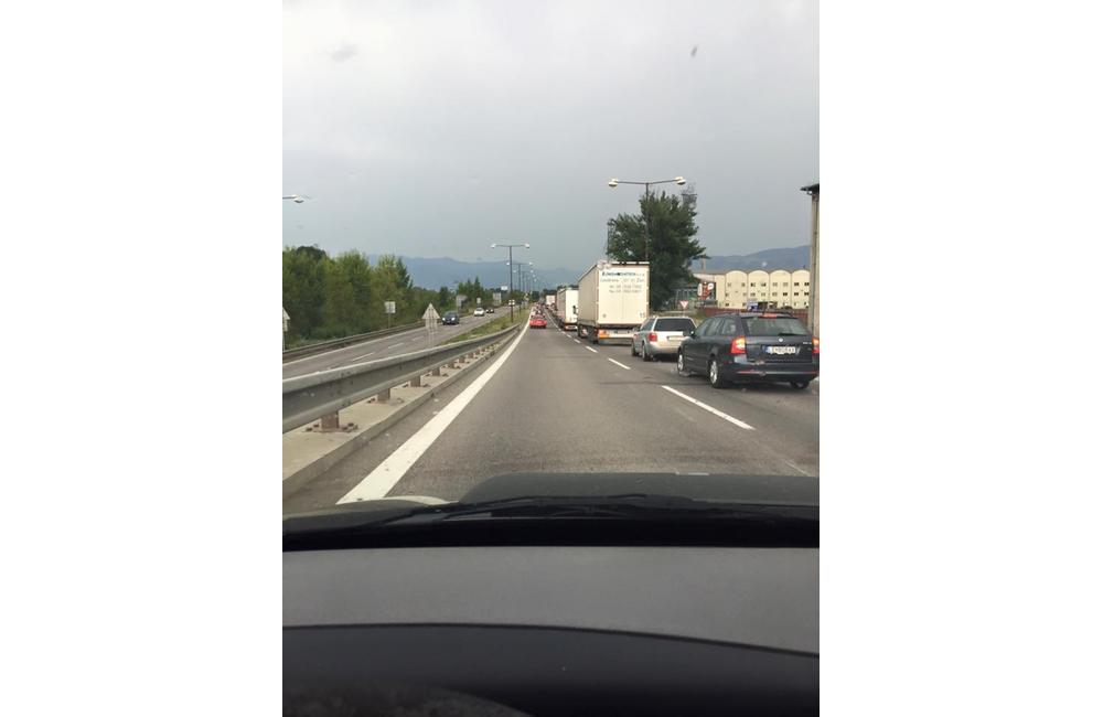 Kolóny v Žiline spôsobené dopravnou nehodou a zosuvom svahu pod Strečnom, foto 4