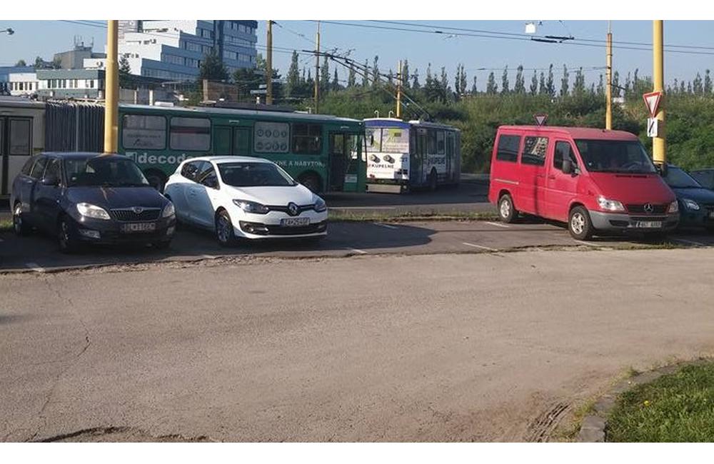 Dopravné nehody na sídlisku Vlčince 31.8.2015, foto 7