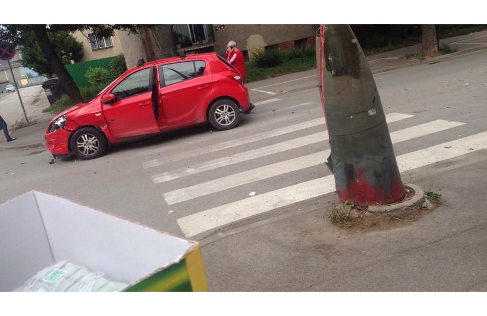 Hrozivo vyzerajúca nehoda pri Rondli, ďalšia na Hollého ulici , foto 3