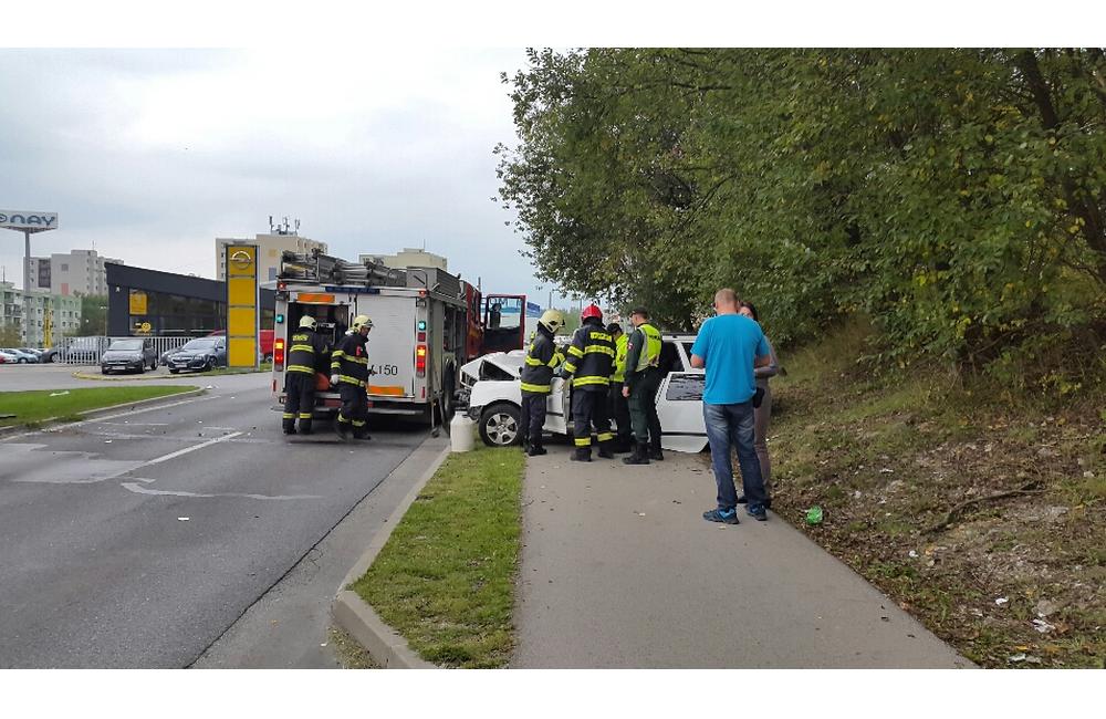 Práve sa deje: Vážna nehoda na Vysokoškolákov, foto 1