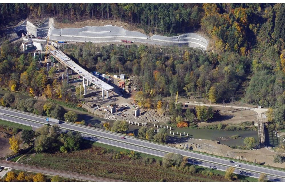 Letecké zábery z výstavby diaľnice D3 Žilina (Strážov) - Žilina (Brodno), foto 5