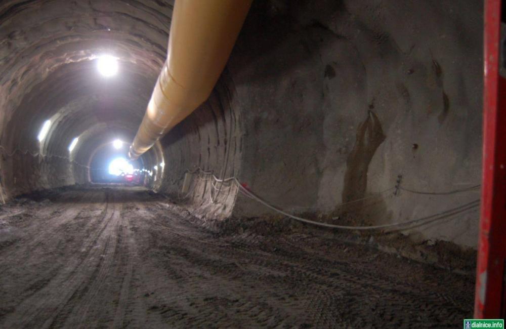 Aktuálny stav razenia tunela Višňové - 15.11.2015, foto 1