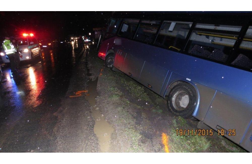 V Bitarovej narazil autobus do elektrického stĺpa, foto 9