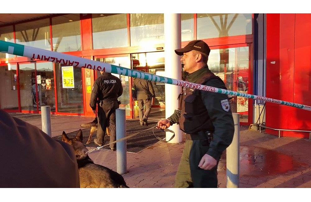 Neznámy páchateľ nahlásil bombu na súdoch a v prevádzkach Tesco, foto 8