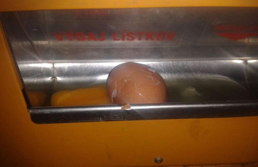 Vajíčka v automatoch na cestovné lístky, foto 3